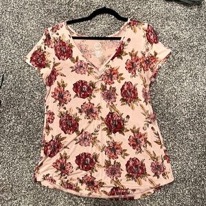 Maurice’s brand floral v neck 24/7 line